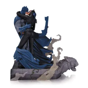 Batman Hush: Batman & Catwoman Kiss Statue by DC Comics